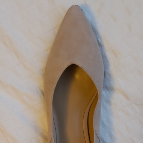 Naturalizer bone coloured low heel NWT - Picture 4 of 5